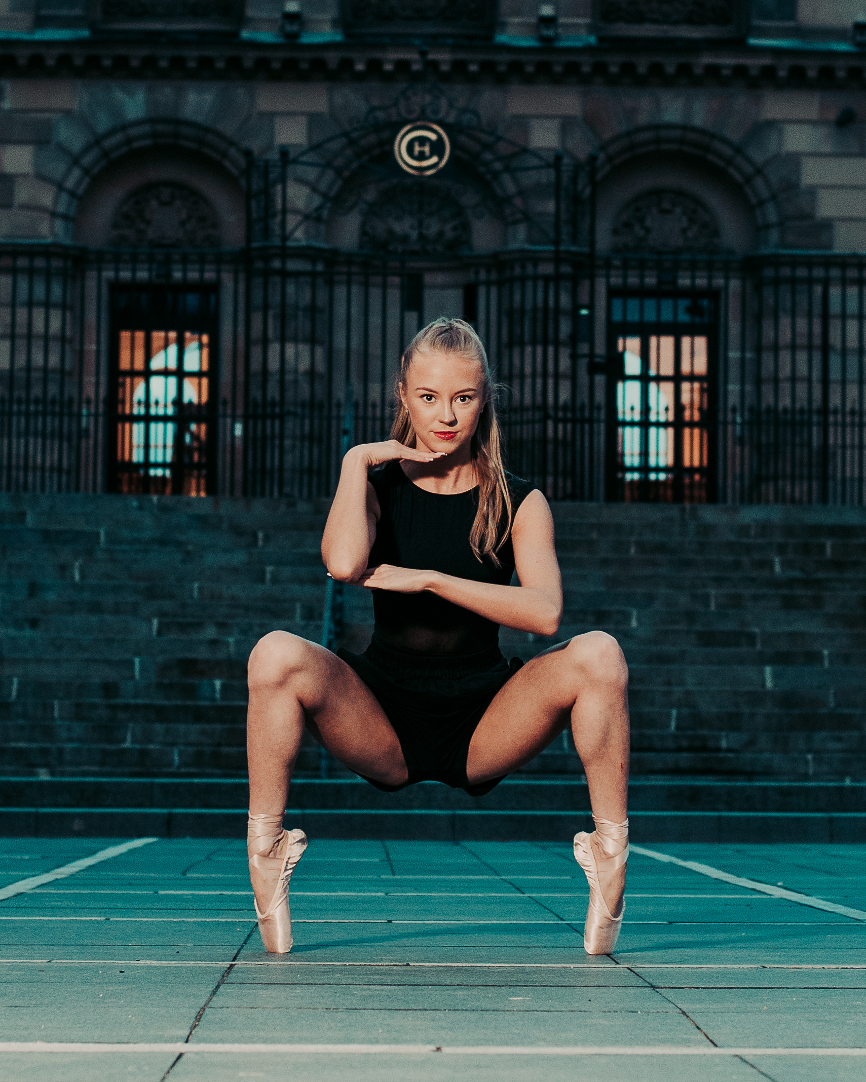 DANCING IN THE STREETS OF BELFAST / NICOLE JOHNSTON
